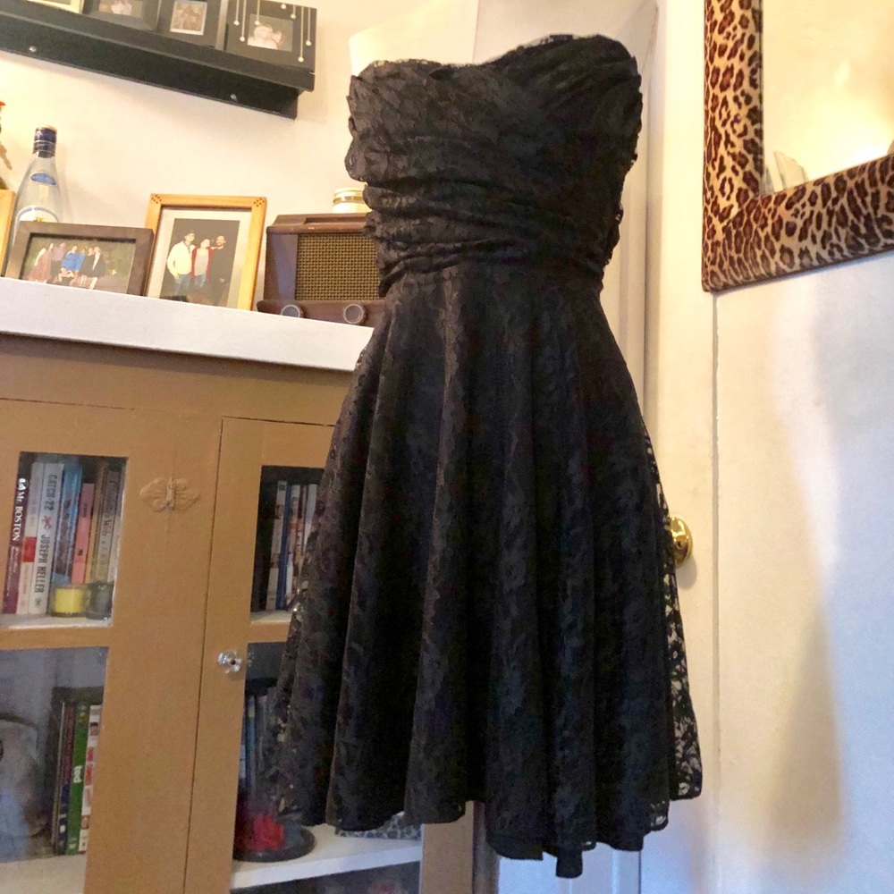 Black Lace Sweetheart Dress